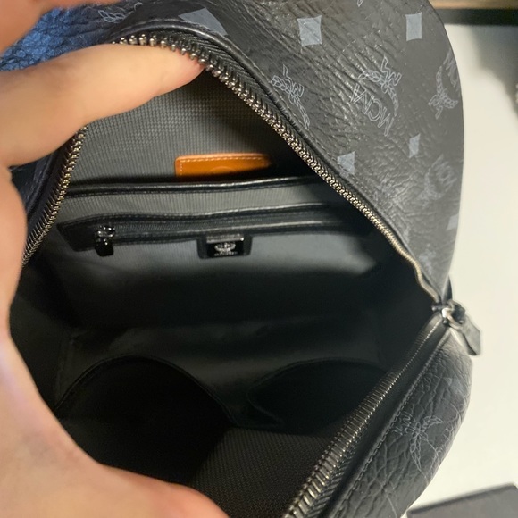 MCM 100% authentic backpack size 13.5 X 10.5 unisex - Picture 6 of 7